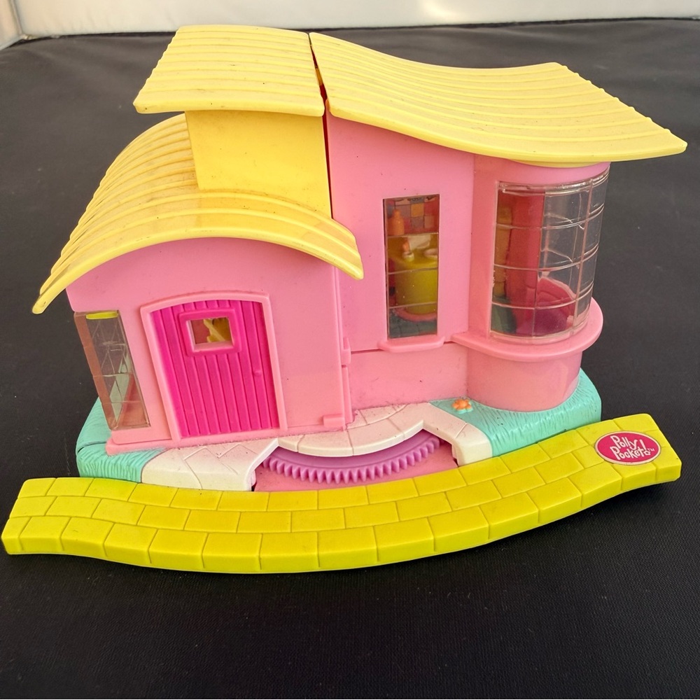 2000 Polly Pocket Magic Movin’ Video Party incomplete